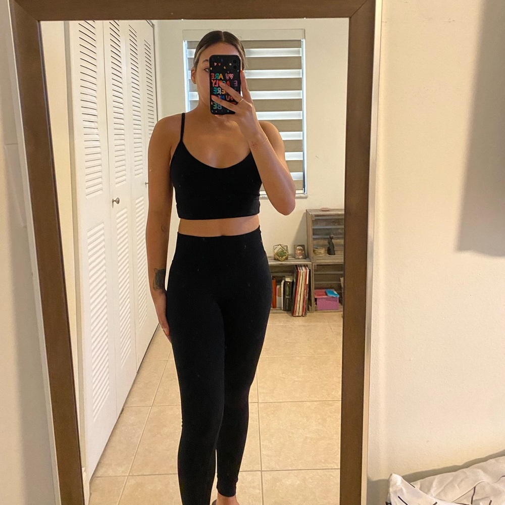 Black cropped tank